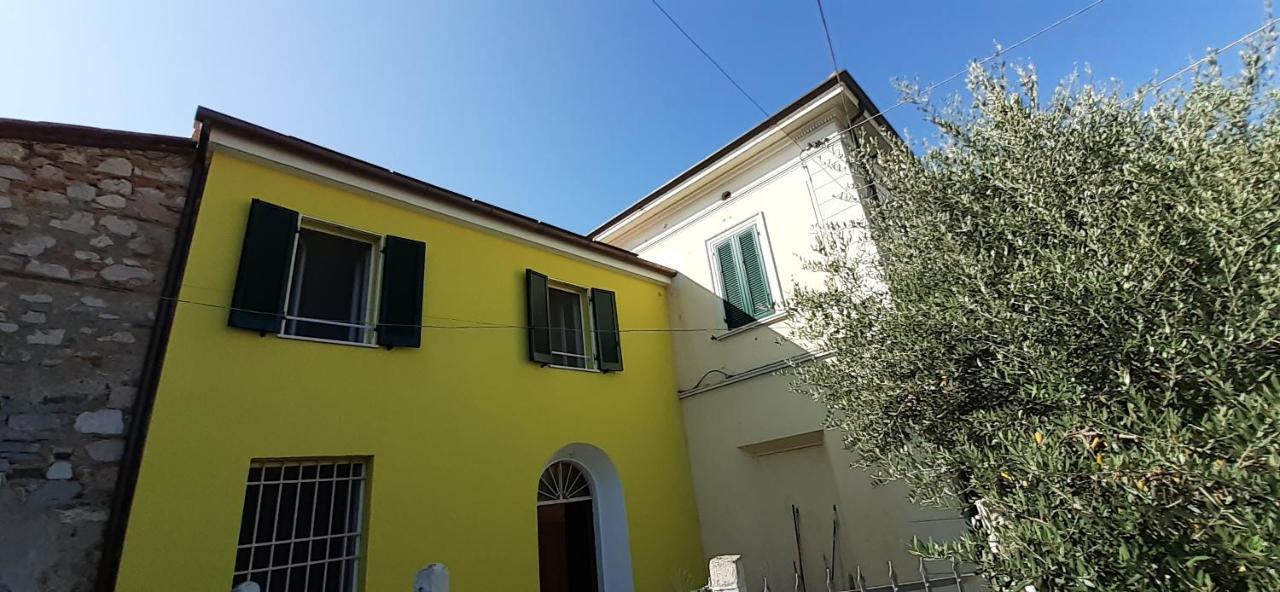 La Casa Gialla Del Ristoro Agricolo ヴェッキアーノ エクステリア 写真
