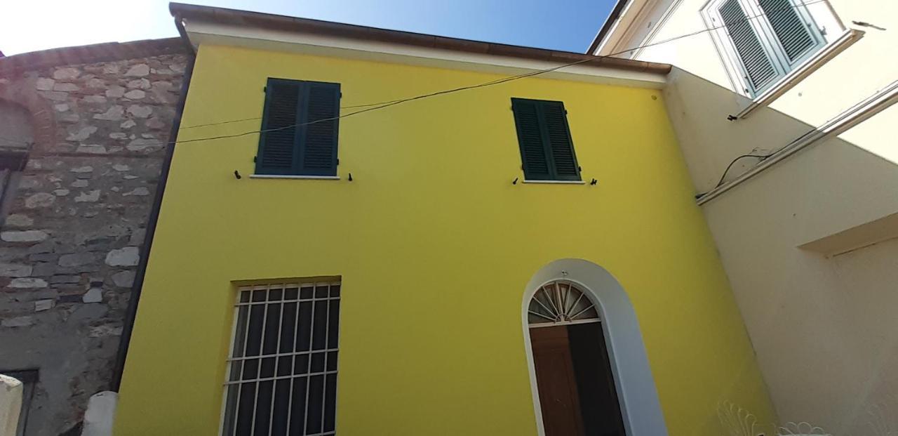 La Casa Gialla Del Ristoro Agricolo ヴェッキアーノ エクステリア 写真
